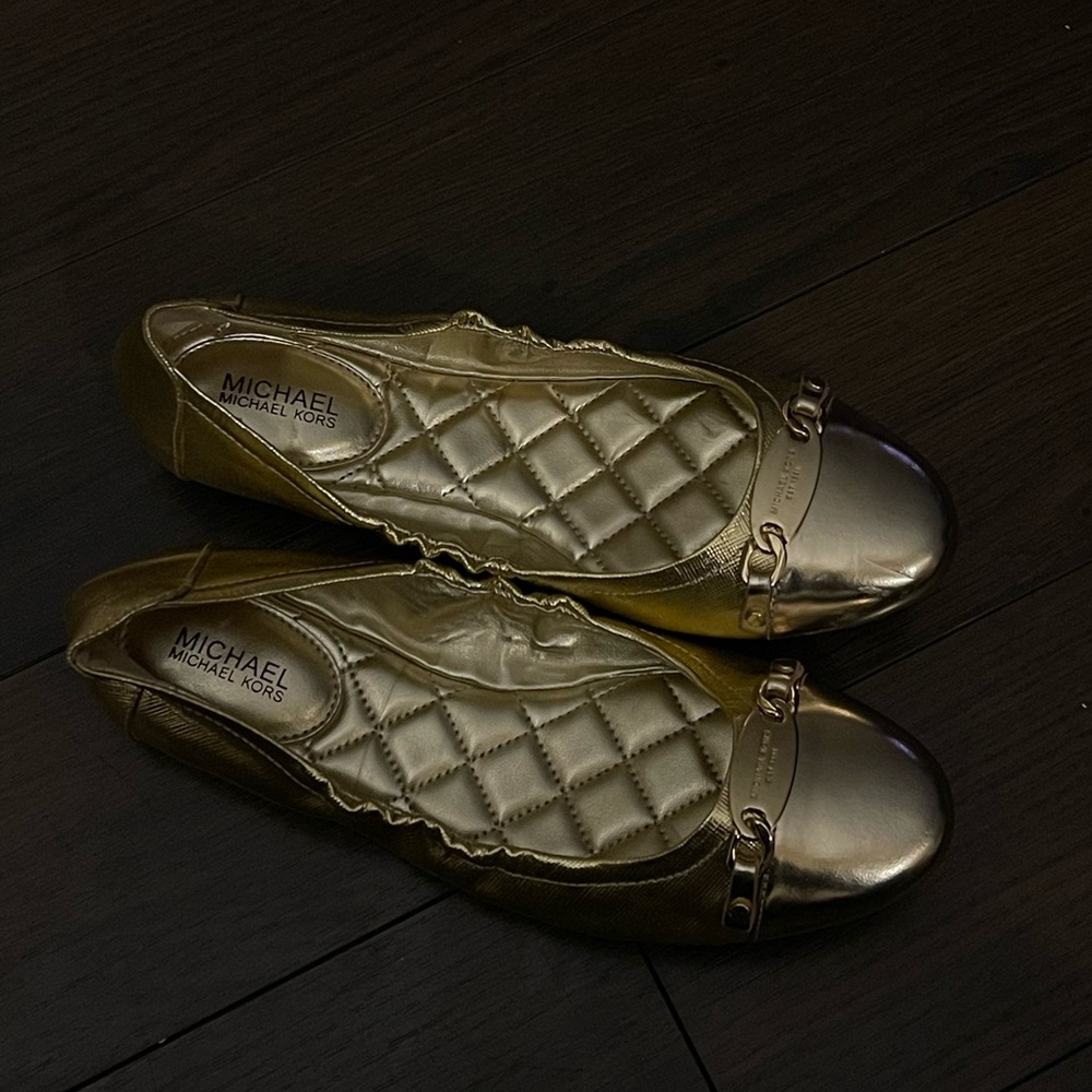 Micheal Kors Gold Ballet flats